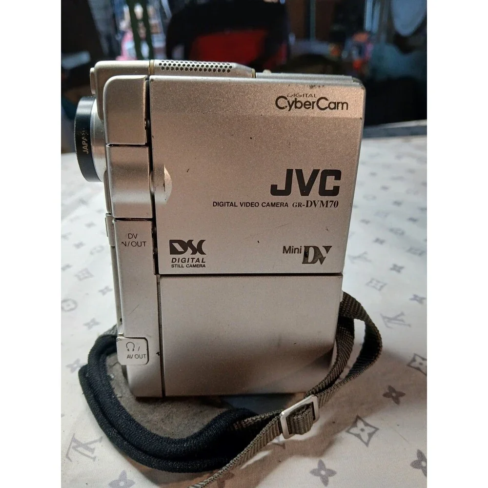 Vtg JVC GR-DVM70U Mini DV Digital Video Camera Japan Digital Still For Parts